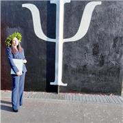 Sono una ragazza di 25 anni con buona esperienza nell'aiutare bambini e ragazzi, sia da un punto di vista scolastico che emotivo!